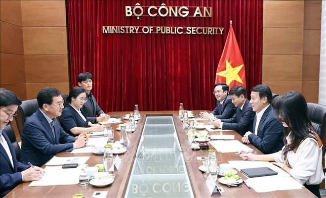 双方会见现场。图自越通社 cong-an.jpg