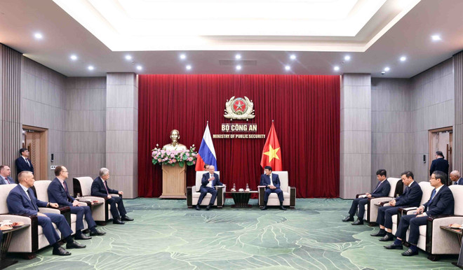 vna-potal-bo-truong-cong-an-tiep-tro-ly-tong-thong-chu-tich-hoi-dong-bien-lien-bang-nga-8277775.jpg