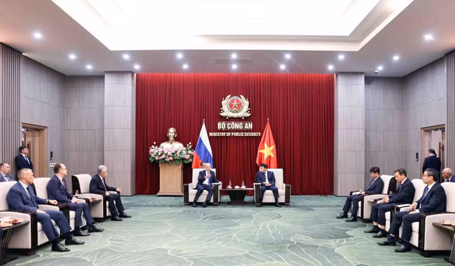 vna-potal-bo-truong-cong-an-tiep-tro-ly-tong-thong-chu-tich-hoi-dong-bien-lien-bang-nga-8277775.jpg