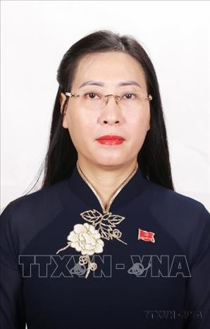 裴氏琼云,越共中央委员,广义省委书记。图自越通社 bui-thi-quynh-van-30625-10.jpg