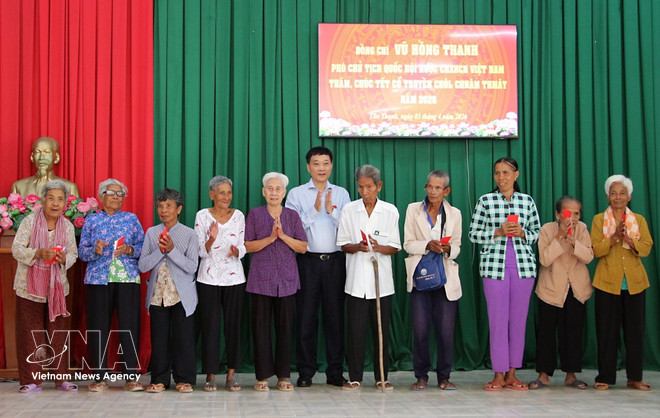 vnanet-potal-doan-cong-tac-cua-quoc-hoi-tham-chuc-tet-chol-chnam-thmay-tai-can-tho-8679813.jpg