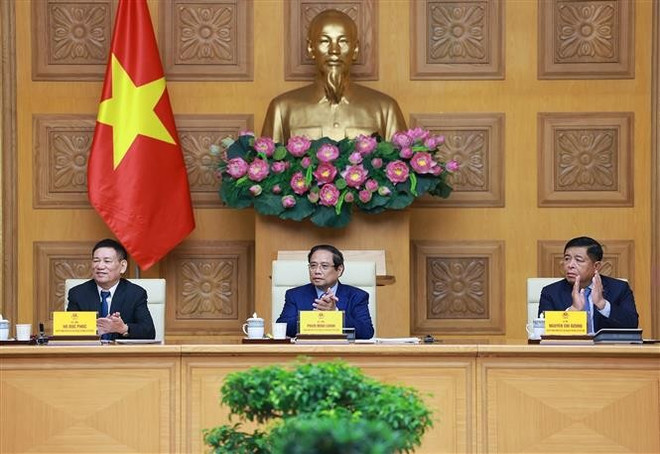 越南政府总理范明政主持召开与日本企业代表举行座谈会。图自越通社 vna-potal-thu-tuong-toa-dam-voi-cac-doanh-nghiep-nhat-ban-dang-dau-tu-tai-viet-nam-8204616.jpg