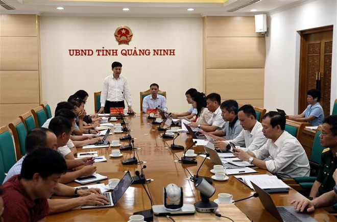 会议场景。图自越通社 vna-potal-tang-cuong-canh-bao-som-cac-hinh-thai-thien-tai-tren-vinh-ha-long-8204040.jpg