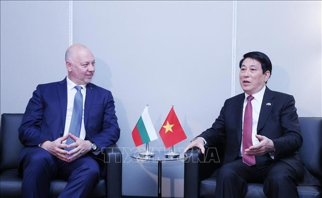 越南国家主席梁强会见保加利亚总理罗森·热利亚兹科夫。图自越通社 bulgari-7265.jpg