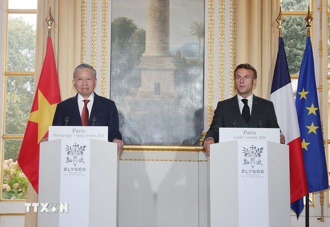 苏林总书记与法国总统埃马纽埃尔·马克龙。图自越通社 to-lam-macron.jpg