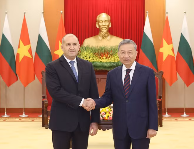 vna-potal-tong-bi-thu-to-lam-tiep-tong-thong-cong-hoa-bulgaria-7722897.jpg