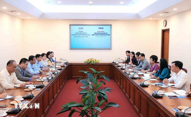 双方举行了会晤。图自越通社 bao-paxaxon-6.jpg