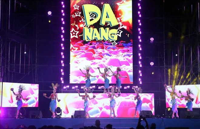享受岘港旅游节的某活动。图自越通社 da-nang-22625-10.jpg