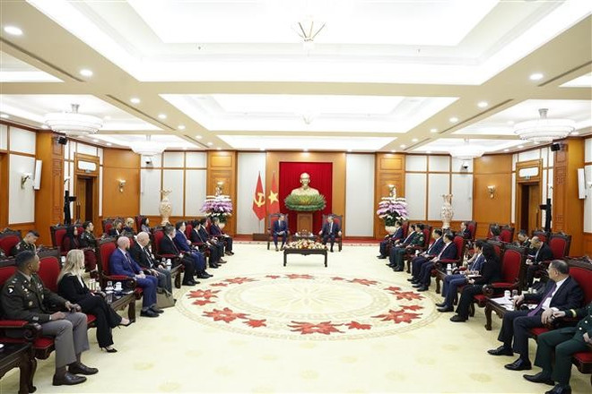 双方会见现场。图自越通社 vna-potal-tong-bi-thu-to-lam-tiep-bo-truong-chien-tranh-hoa-ky-pete-hegseth-8381904.jpg