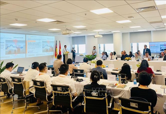 越德大学(VGU)正式开办首期国际金融中心管理人员培训课程。图自越通社 quang-canh-le-khai-giang-ttxvn.jpg