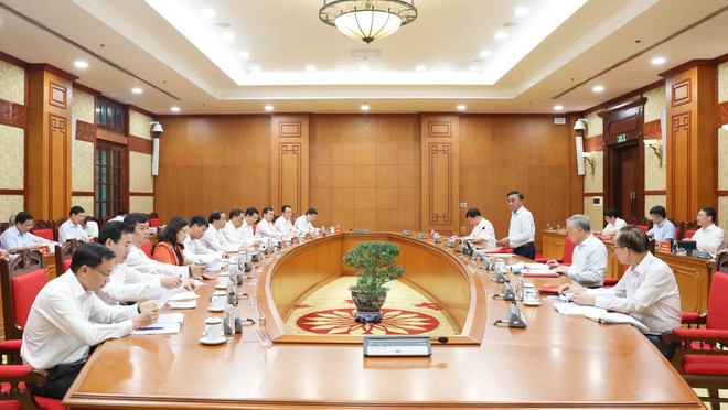 会议现场。图自越通社 vna-potal-bo-chinh-tri-lam-viec-voi-ban-thuong-vu-tinh-uy-lao-cai-ve-chuan-bi-dai-hoi-dang-bo-8254298.jpg