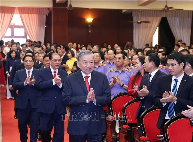 诸位高级领导同志与会。图自越通社 co-quan-dang-24925-11.jpg