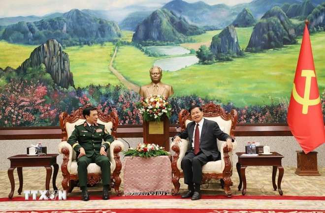 国防部长潘文江大将会见老挝人民革命党中央总书记、国家主席通伦·西苏里。图自越通社 dai-tuong-phan-van-giang-tham-lao-2.jpg