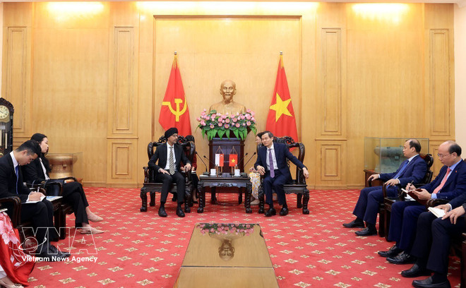 vnanet-potal-giam-doc-hoc-vien-chinh-tri-quoc-gia-ho-chi-minh-tiep-dai-su-singapore-tai-viet-nam-8675455.jpg