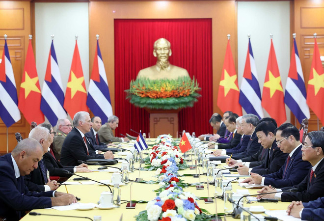 双方会谈现场。图自越通社 vna-potal-tong-bi-thu-to-lam-hoi-dam-voi-bi-thu-thu-nhat-dang-cong-san-cuba-chu-tich-nuoc-cuba-miguel-diaz-canel-bermudez-8248155.jpg