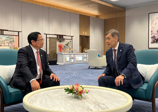范明政会见了上合组织秘书长努尔兰·叶尔梅克巴耶夫。图自越通社 vna-potal-thu-tuong-gap-lanh-dao-mot-so-nuoc-va-to-chuc-tham-du-hoi-nghi-thuong-dinh-to-chuc-hop-tac-thuong-hai-sco-2025-8248987.jpg