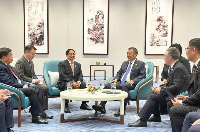 范明政会见吉尔吉斯斯坦总统萨德尔·扎帕罗夫。图自越通社 vna-potal-thu-tuong-gap-lanh-dao-mot-so-nuoc-va-to-chuc-tham-du-sco-2025-8249495.jpg