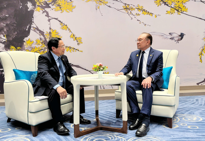 政府总理范明政与范明政会见马来西亚总理安瓦尔·易卜拉欣。图自越通社 vna-potal-thu-tuong-gap-lanh-dao-mot-so-nuoc-va-to-chuc-tham-du-sco-2025-8247274.jpg
