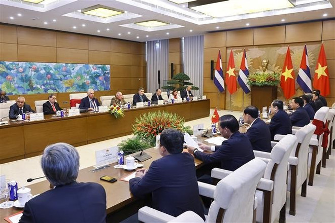 双方会见场景。图自越通社 vna-potal-chu-tich-quoc-hoi-hoi-kien-bi-thu-thu-nhat-chu-tich-cuba-8251570.jpg