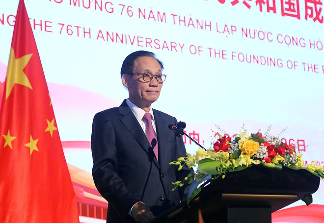 越南外交部代理部长黎怀忠在会上发言。图自越通社 vna-potal-tiec-chieu-dai-ky-niem-76-nam-ngay-thanh-lap-nuoc-cong-hoa-nhan-dan-trung-hoa-8299342.jpg