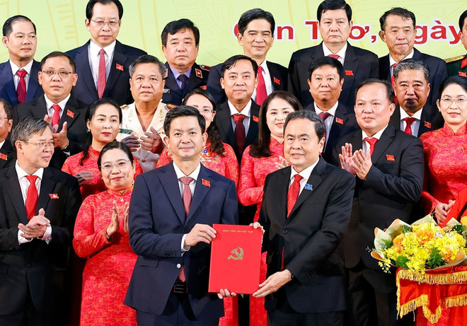 vna-potal-tien-toi-dai-hoi-xiv-cua-dang-chu-tich-quoc-hoi-du-dai-hoi-dai-bieu-dang-bo-thanh-pho-can-tho-nhiem-ky-2025-2030-8300054.jpg