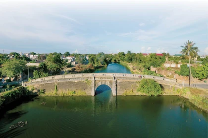 顺化市御河。图自huengaynay.vn