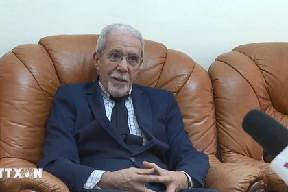 阿尔及利亚一流政治经济专家古米里。图自越通社