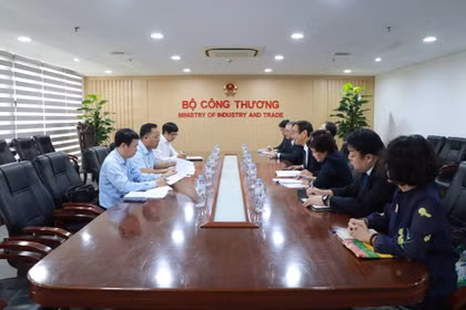 双方会见场景。图自越通社
