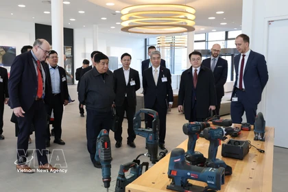 越南政府副总理阮志勇参观德国博世集团（Bosch）。图自越通社