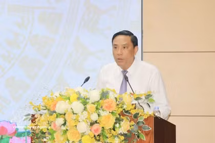 老街省委常务副书记、省人民议会主席黄江在会上发言。图自越通社