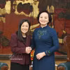越南政府副总理范氏清茶（右）与美国驻越大使詹妮弗·威克斯合影。图自越通社