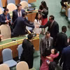 许多联合国会员国前来祝贺越南以高票当选。图自越通社