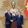 越南国会主席陈青敏会见法国驻越大使奥利维耶·布罗歇。图自越通社