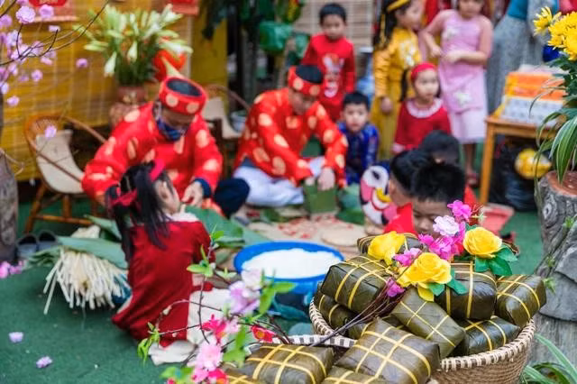 春节包粽子起源于雄王时代，并成为越南民族过年时不可缺少的传统文化。图自越通社