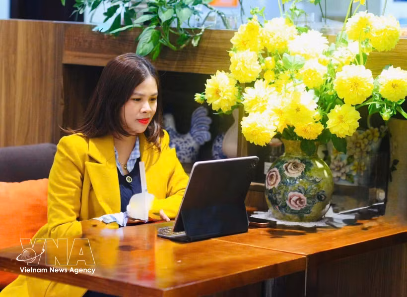 越南社会科学翰林院语言学研究所的博士阮氏江。图自越通社
