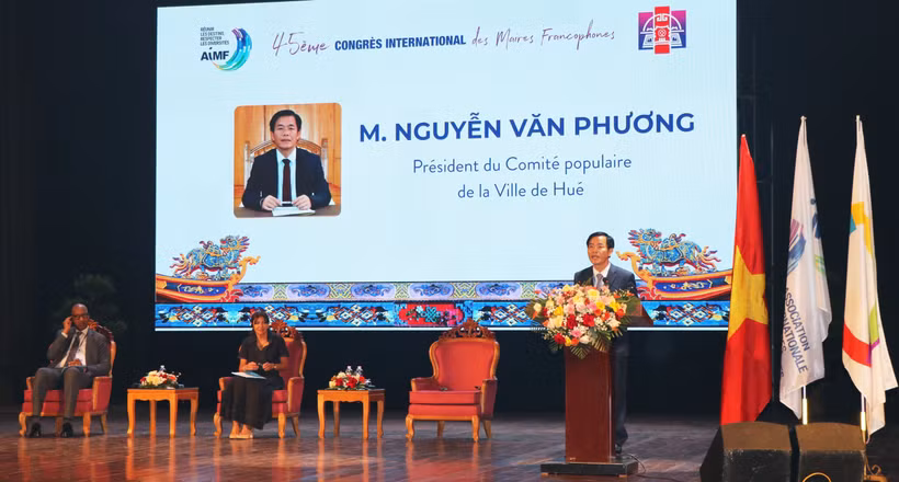 顺化市人民委员会主席阮文方在会议上发言。图自越通社