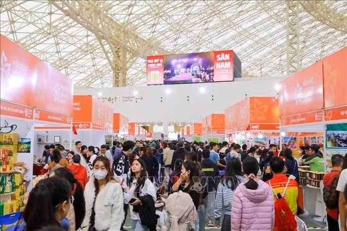 2025年首届秋季博览会展位。图自越通社