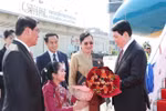 越南国家主席梁强抵达万象 开始对老挝进行国事访问