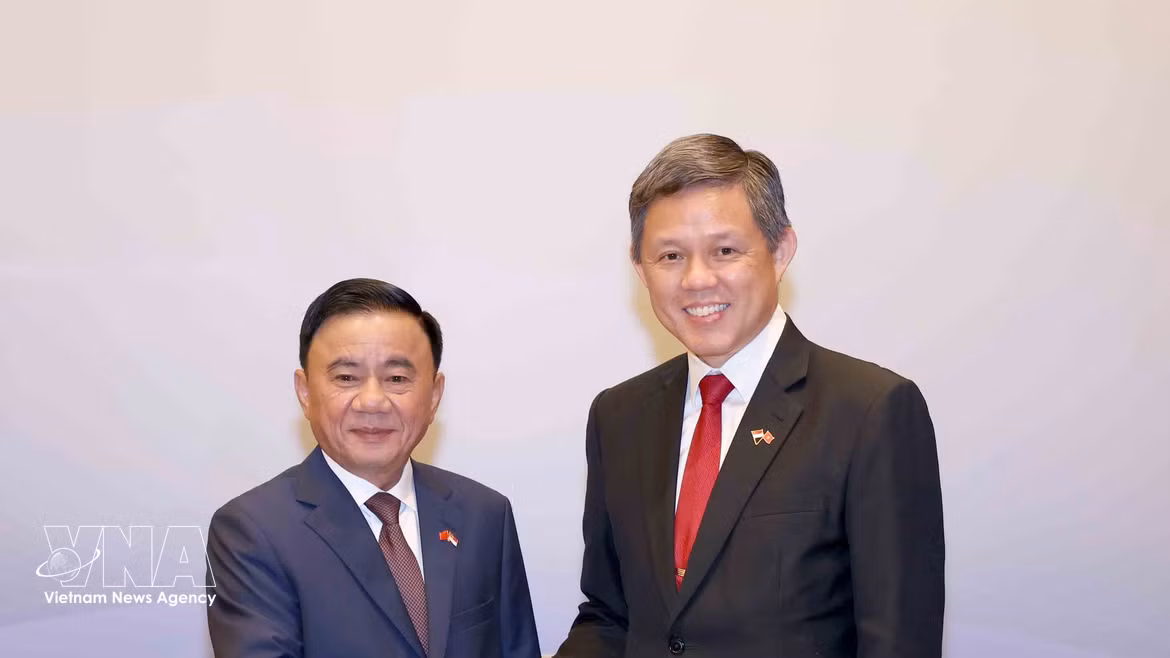 新加坡举行欢迎仪式 迎接越共中央书记处常务书记陈锦秀到访