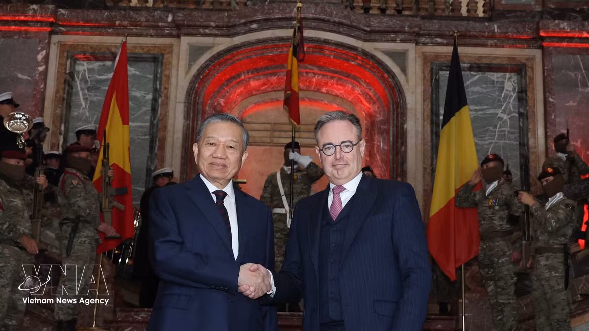 比利时首相主持欢迎仪式并与苏林总书记、国家主席举行会谈