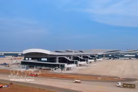 隆城机场航站楼进入收尾阶段。图自越通社