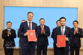 越共中央总书记、国家主席苏林见证越南与联合国交换双边合作文本。图自越通社