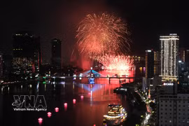 岘港国际烟花节的吸引力持续升温。图自越通社