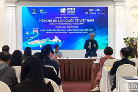 2025年越南河内国际旅游展新闻发布会。图自《人民报》