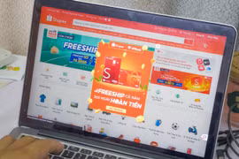 越南电子商务市场目前由Shopee、TikTok商店、Lazada和Tiki等大型平台主导。其中，Shopee以67.9%的市场份额位居第一。图自Vietnam+