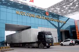 广宁省芒街口岸。图自越通社