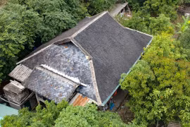 奠边省芒莱市独具一格的石屋顶高脚屋。图自民族与山区画报