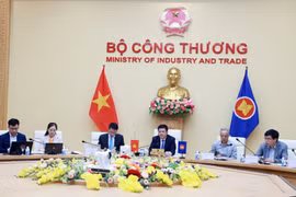 工贸部通过视频参加会议。图自越通社