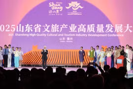 2025年山东省文旅产业高质量发展大会开幕式现场。图自《人民报》