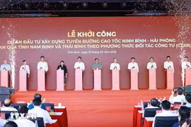 越南政府总理范明政出席宁平—海防高速公路项目（途径南定省-太平省路段）开工仪式。图自越通社